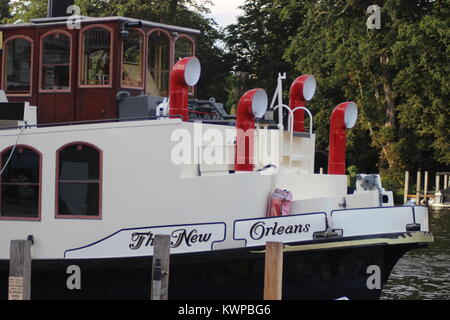 Una gara per la carità il Club annuale al Pub nuotare - Henley on Thames, Regno Unito Foto Stock