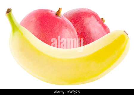 Banana isolato. Tutta una banana e due mango isolato su sfondo bianco con percorso di clipping come elemento del pacchetto. Foto Stock