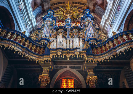 Organo a canne nella Basilica della Visitazione della Beata Vergine Maria a Swieta Lipka villaggio nella contea di Ketrzyn, Warmian-Masurian voivodato di Polonia Foto Stock
