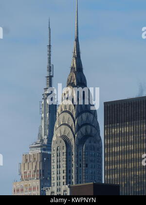 Chrysler Building e Empire State Building fotografati insieme da Ed Koch Queensboro Bridge Foto Stock