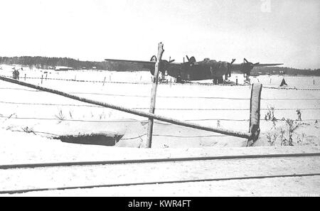 Una fotografia storica che mostra la Campana del fuoco volante all'aeroporto di Örebro in Svezia, che rappresenta la prima storia dell'aviazione e la tecnologia antincendio all'inizio del XX secolo. Foto Stock