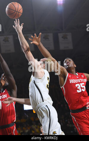 Wichita, Kansas, Stati Uniti d'America. 4 gennaio, 2018. durante il NCAA Pallacanestro tra la Houston Cougars e Wichita State Shockers a Charles Koch Arena di Wichita, Kansas. Kendall Shaw/CSM/Alamy Live News Foto Stock