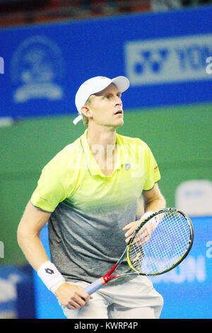 Pune, India. 4 gennaio, 2018. Kevin Anderson del Sud Africa in azione in un quarto di partita finale delle singole concorrenza a Tata aprire Maharashtra al Mahalunge Balewadi Tennis Stadium di Pune, India. Credito: Karunesh Jöhri/Alamy Live News Foto Stock