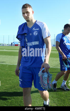 Benidorm, Spagna. Gen 5, 2018. Marko Pjaca porta le sue scarpe al winter training camp del team della Bundesliga FC Schalke 04 a Benidorm, Spagna, 5 gennaio 2018. Credito: Tim Rehbein/dpa/Alamy Live News Foto Stock