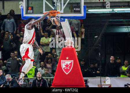 A Belgrado, in Serbia. 05 gen 2018. 5 gennaio 2018, Aleksandar Nikolic Hall, Belgrado, Serbia; Turkish Airlines Eurolega di basket, Crvena Zvezda Belgrado mts versus Zalgiris Kaunas; Centro Mathias Lessort di Crvena Zvezda Belgrado mts schiacciate al cestello Credito: Nikola Krstic/Alamy Live News Foto Stock