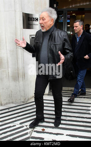 Londra, Regno Unito. Il 6 gennaio, 2018. Sir Tom Jones visto fuori e circa in London Credit: RM Premere/Alamy Live News Foto Stock