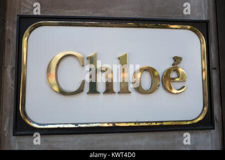 Close-up di segnaletica per Chloe eleganti boutique di abbigliamento su Madison Avenue sulla Upper East Side di Manhattan, New York New York, 15 settembre 2017. () Foto Stock