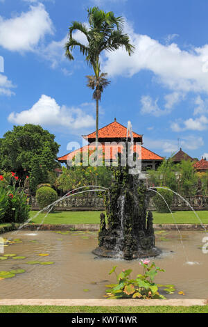 Fontana di motivi di pura Taman Ayun, il tempio reale di Mengwi, Badung, Bali, Indonesia. Foto Stock