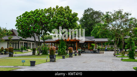 Yogyakarta, Indonesia - Apr 14, 2016. Hall di entrata del tempio di Borobudur in Yogyakarta, Indonesia. Il Borobudur è un 9th-secolo Mahayana tempio buddista Foto Stock