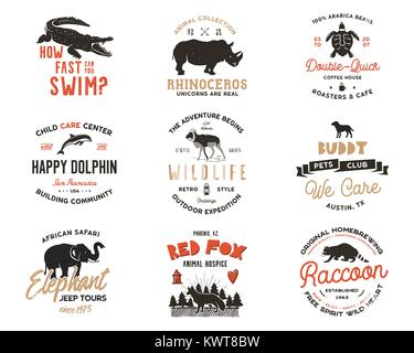 Animali selvatici del set di badge e di grande attività all'aperto insignias. Retrò illustrazione del badge animale. Tipografiche stile campeggio. Vettore di animali selvatici loghi con rilievografia effetto. Explorer preventivi. Parte 2 Illustrazione Vettoriale