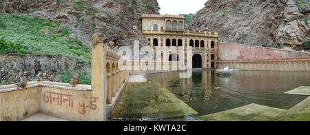 Panorama del tempio delle scimmie (Monkey Palace) vicino a Galta, India. Foto Stock