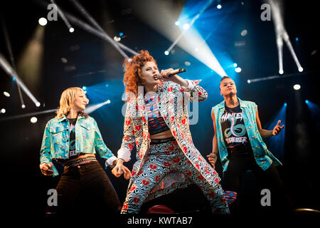 Danimarca, Skanderborg - Agosto 10, 2017. Il canadese del cantante e cantautore Kiesza esegue un concerto dal vivo durante la musica danese SmukFest festival 2017. Foto Stock