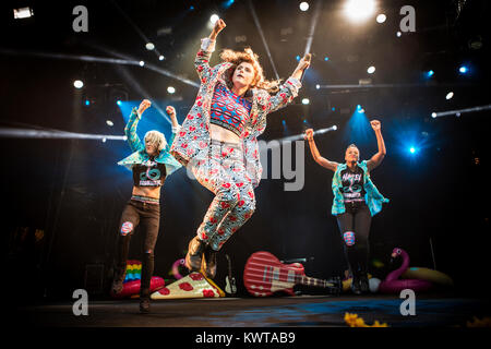 Danimarca, Skanderborg - Agosto 10, 2017. Il canadese del cantante e cantautore Kiesza esegue un concerto dal vivo durante la musica danese SmukFest festival 2017. Foto Stock