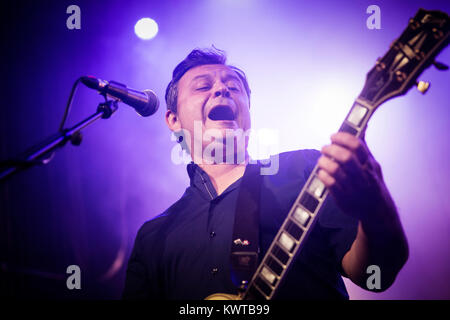 Manic Street Predicatori, il Welsh rock band, esegue un concerto dal vivo a VEGA in Copenhagen. Qui il cantante e chitarrista James Dean Bradfield è visto dal vivo sul palco. Danimarca, 23/04 2016. Foto Stock