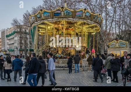 Un bambino vista di attrazione in Plaza Oriente, città di Madrid, Spagna Foto Stock