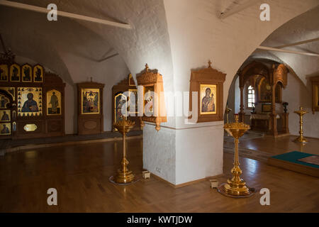 STARITSA, RUSSIA - Agosto 13, 2017: Interni Vvedensky Staritsky tempio santo monastero di assunzione in città Staritsa, Regione di Tver Foto Stock