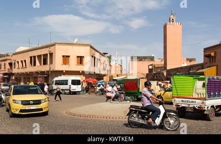 Luogo Sidi Hamed el Kamel, un affollato rotatoria nel quartiere Mellah, il vecchio quartiere ebraico nella Medina di Marrakech Foto Stock