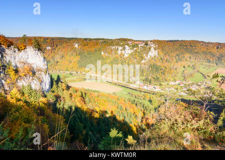 Beuron: Donau-Durchbruch (fiume Danubio) rivoluzionarie, vista dal rock Hohler Fels al castello Schloss Werenwag, Schwäbische Alb, Svevo, Baden-Württ Foto Stock