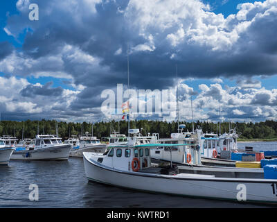 Lobster barche, Quai de Loggiecroft Wharf, Kouchibouguac River, Kouchibouguac National Park, New Brunswick, Canada. Foto Stock