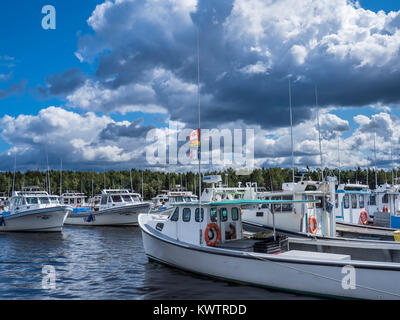 Lobster barche, Quai de Loggiecroft Wharf, Kouchibouguac River, Kouchibouguac National Park, New Brunswick, Canada. Foto Stock