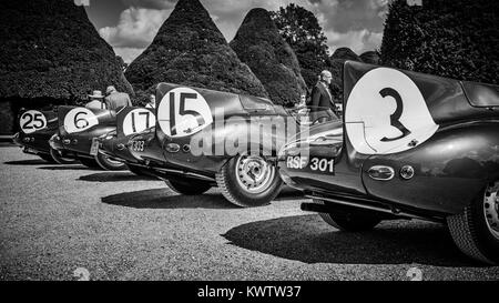 Classic & vintage auto sul display durante il Concours di eleganza a Hampton Court Palace Foto Stock