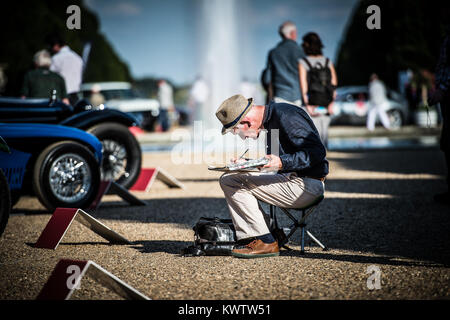 Classic & vintage auto sul display durante il Concours di eleganza a Hampton Court Palace Foto Stock