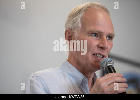 Relatore Speciale delle Nazioni Unite sulla povertà estrema Philip Alston visite Los Angeles azione comunitaria rete in Los Angeles Foto Stock