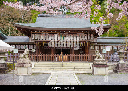 Vista della facciata di Kumano Nyakuoji santuario in kyoto Foto Stock