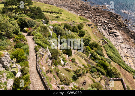 St Michael's Mount, Marazion, Cornwall, Regno Unito. Terrazze giardino visto da sopra Foto Stock