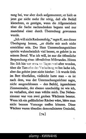 Quest'immagine rappresenta una scena fondamentale del processo di Franz Kafka, dove il protagonista è colto nell'inevitabile morsa di un processo giudiziario assurdo e oppressivo, tema chiave del romanzo. Foto Stock