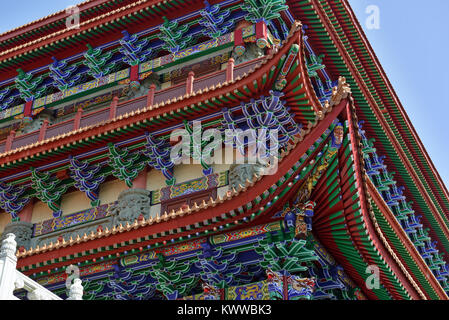 Po Lin Monestery Buddista e la sua tradizionale architettura Cinese a Ngong Ping in montagna sull'Isola di Lantau Hong Kong, Cina Foto Stock