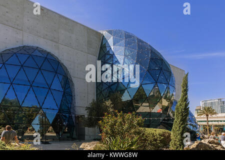 ST. Pietroburgo, STATI UNITI D'AMERICA - FEBR 16, 2017: Salvador Dali Museum di San Pietroburgo, FL, Stati Uniti d'America. Salvator Dalì - artista. Il museo dispone di uno dei più grandi riuniscono Foto Stock