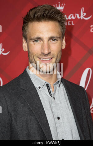 L'Hallmark Channel ha avuto una speciale VIP Screening di Natale a Holly Lodge' al Grove di Los Angeles offre: Andrew Walker dove: Los Angeles, California, Stati Uniti quando: 04 Dic 2017 Credit: Sheri Determan/WENN.com Foto Stock