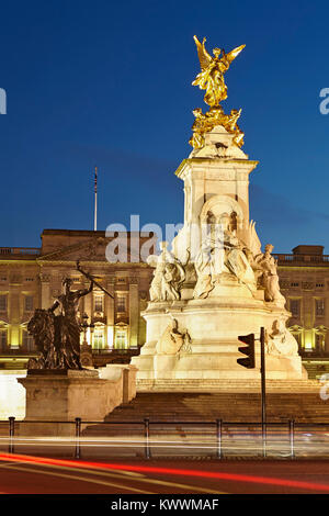 La regina Victoria Memorial, Buckingham Palace a Londra, Inghilterra Foto Stock