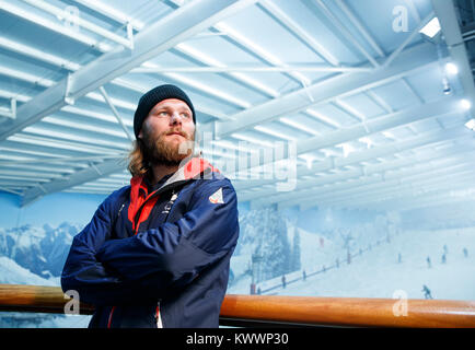 ParalympicsGB snowboarder Owen Pick durante il ParalympicsGB 2018 Olimpiadi invernali di sci alpino e snowboard team annuncio, all'Snowcenter, Hemel Hempstead. Foto Stock