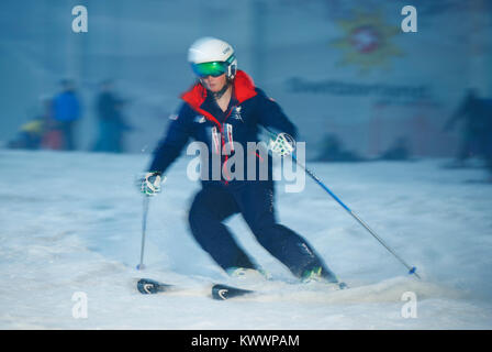 ParalympicsGB sciatore Millie Knight durante il ParalympicsGB 2018 Olimpiadi invernali di sci alpino e snowboard team annuncio, all'Snowcenter, Hemel Hempstead. Foto Stock