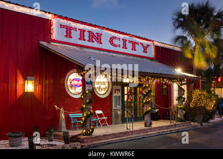 Ingresso del centro commerciale per i negozi presso la città di stagno - distretto storico, Naples, Florida, Stati Uniti d'America Foto Stock