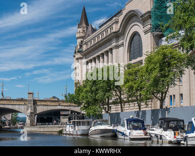 Fairmont Chateau Laurier, barche, Rideau Canal, Ottawa, Ontario, Canada. Foto Stock