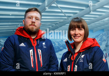 ParalympicsGB sciatore Millie cavaliere e guide Brett Wild durante il ParalympicsGB 2018 Olimpiadi invernali di sci alpino e snowboard team annuncio, all'Snowcenter, Hemel Hempstead. Stampa foto di associazione. Picture Data: Venerdì, 5 gennaio 2018. Foto di credito dovrebbe leggere: Tim Goode/filo PA. Foto Stock