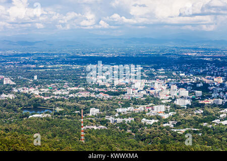 Chiang Mai vista aerea dal punto di vista vicino al Wat Phra That Doi Suthep, Thailandia Foto Stock