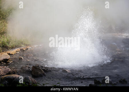 Pong duetto Hot Springs vicino Pai, Mae Hong Son, Provincia del nord della Thailandia Foto Stock