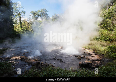 Pong duetto Hot Springs vicino Pai, Mae Hong Son, Provincia del nord della Thailandia Foto Stock