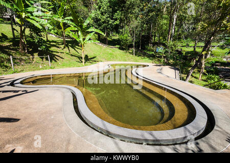 Piscina presso il duetto Pong Hot Springs vicino Pai, il nord della Thailandia Foto Stock