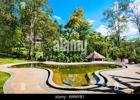 Piscina presso il duetto Pong Hot Springs vicino Pai, il nord della Thailandia Foto Stock