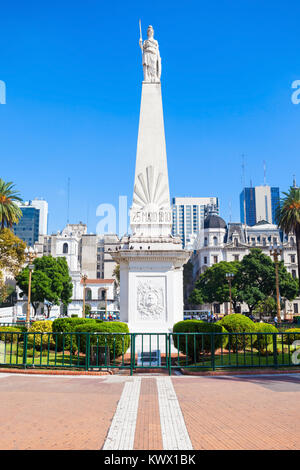 La Piramide de Mayo (Maggio Piramide) al mozzo della Plaza de Mayo, è il più antico monumento nazionale a Buenos Aires, Argentina Foto Stock