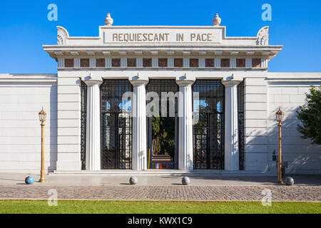 La Recoleta cimitero (Cementerio de la Recoleta) porta d ingresso. Si tratta di un cimitero situato nel quartiere di Recoleta di Buenos Aires, Argentina. Foto Stock