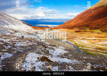 Ushuaia vista aerea dal Ghiacciaio Marziale. Ushuaia è la città principale di Tierra del Fuego in Argentina. Foto Stock