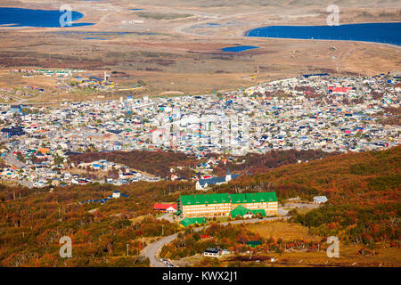 Ushuaia vista aerea dal Ghiacciaio Marziale. Ushuaia è la città principale di Tierra del Fuego in Argentina. Foto Stock