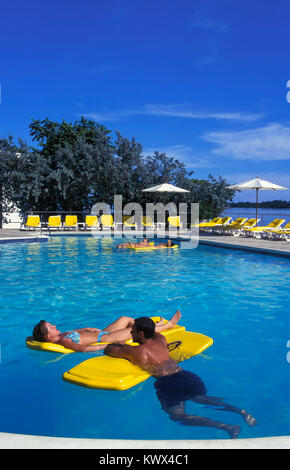 La piscina dell'Hotel des Grand Lido Negril, Negril, Giamaica Foto Stock