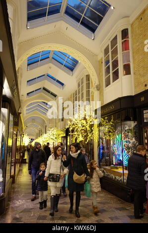 Burlington Arcade a Mayfair, London, England, Regno Unito Foto Stock